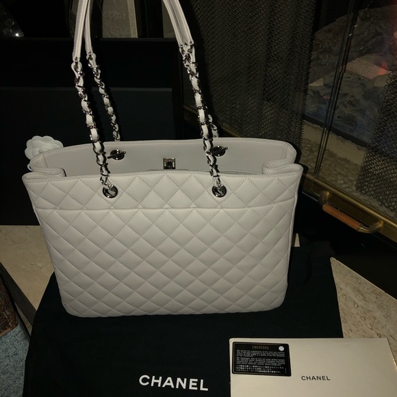 Chanel Timeless Tote - Picture 4 of 4
